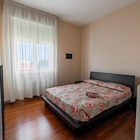Apartamento Luxury House Near Train Station Livorno Exterior foto