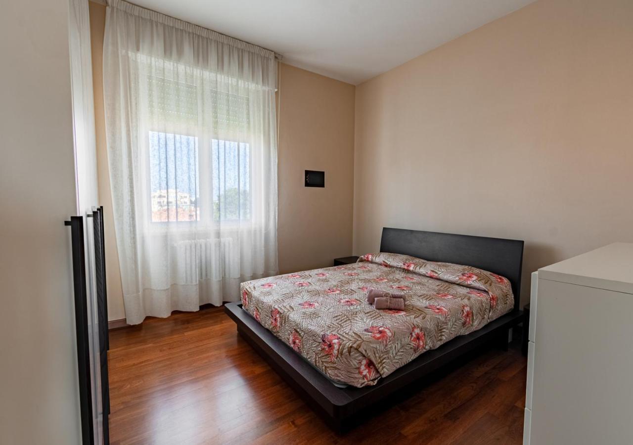 Apartamento Luxury House Near Train Station Livorno Exterior foto