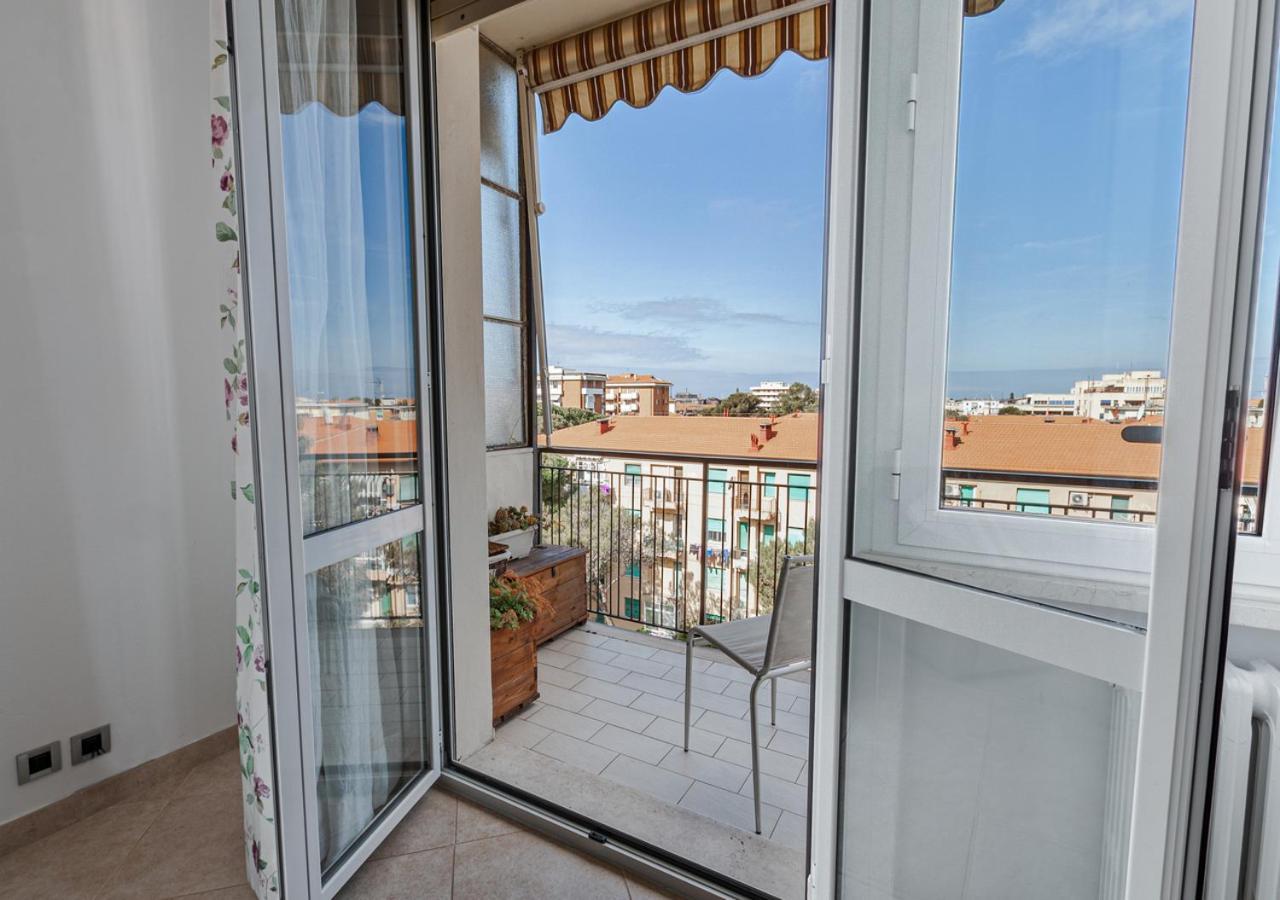 Apartamento Luxury House Near Train Station Livorno Exterior foto